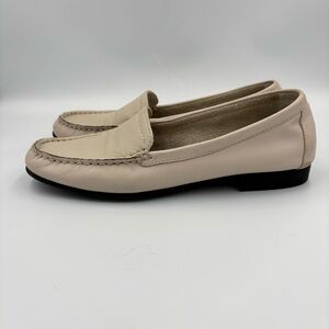 Naturalizer Simba Cream Leather Loafers size 7N